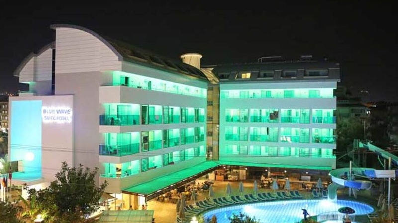 Blue Wave Suite Hotel