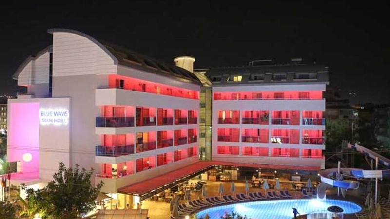 Blue Wave Suite Hotel